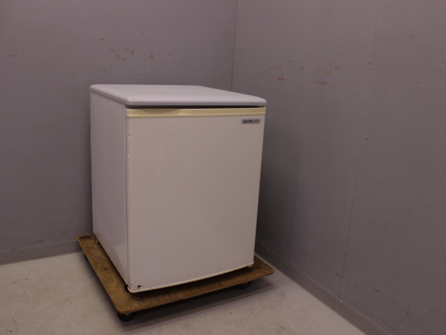 SANYO　小型冷凍庫　SCR−T56